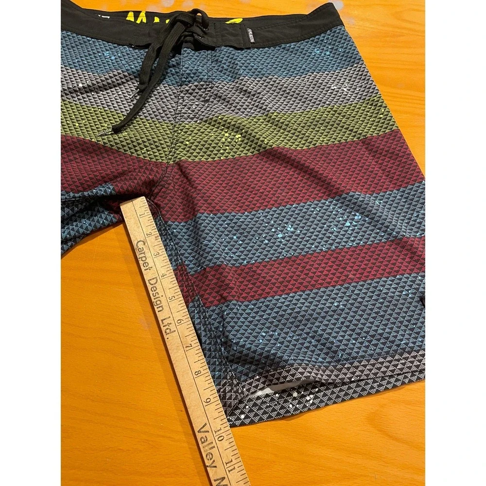 Maui and Sons‎ Board Shorts Swim Trunks Stretch Pixel Grey Blue Red Mens 34x10 L - Picture 7 of 12